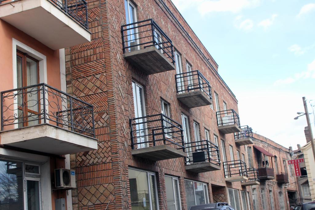 Old Tbilisi Trio Apartments Oda fotoğraf
